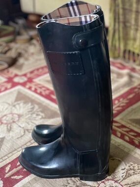 Burberry | Sienna Tall Equestrian Black Rubber Rain Boot w/ Back Zip, Sz 39/8.5